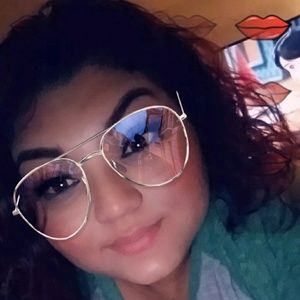 Meet your Posher, Corina